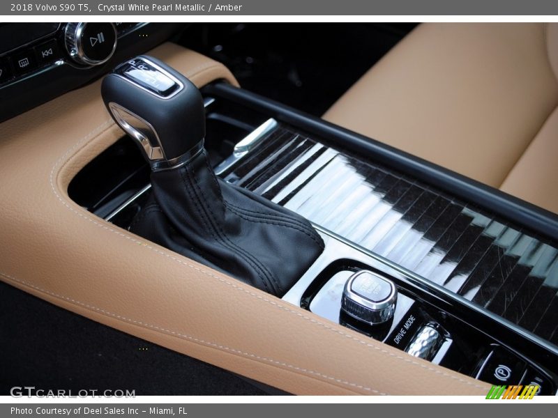 Crystal White Pearl Metallic / Amber 2018 Volvo S90 T5