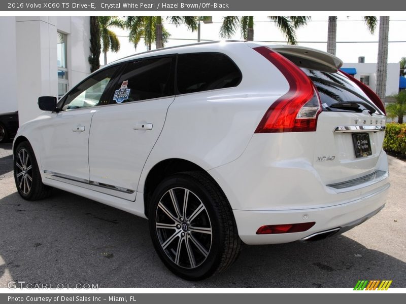 Crystal White Pearl / Hazel Brown/Off-Black 2016 Volvo XC60 T5 Drive-E