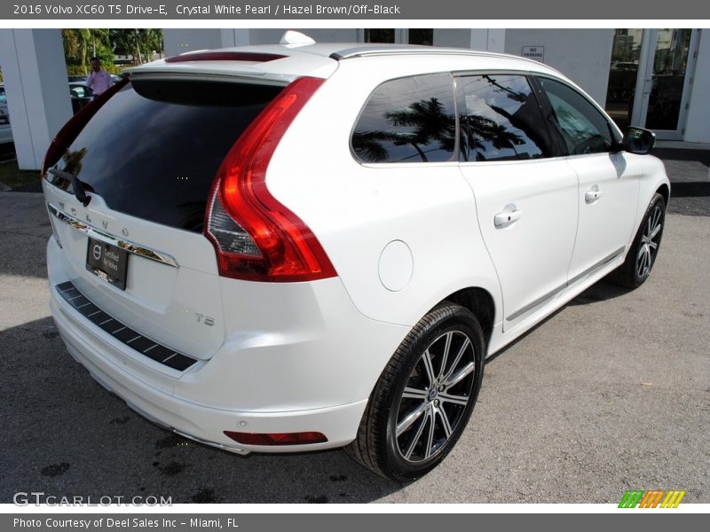 Crystal White Pearl / Hazel Brown/Off-Black 2016 Volvo XC60 T5 Drive-E