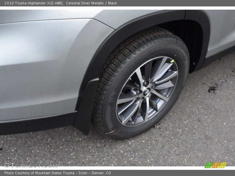 Celestial Silver Metallic / Black 2019 Toyota Highlander XLE AWD