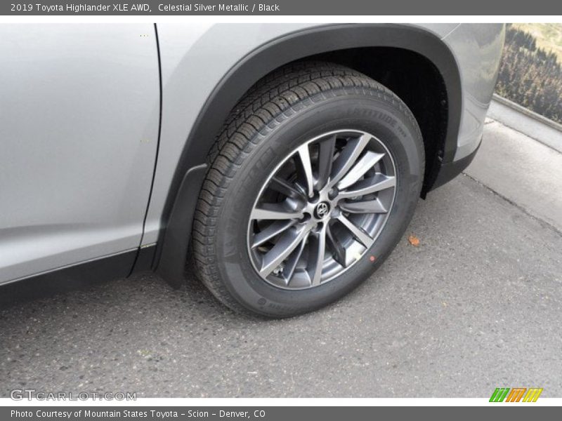 Celestial Silver Metallic / Black 2019 Toyota Highlander XLE AWD
