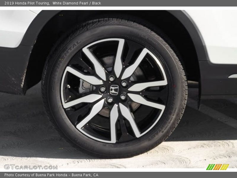 White Diamond Pearl / Black 2019 Honda Pilot Touring