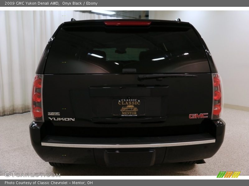 Onyx Black / Ebony 2009 GMC Yukon Denali AWD