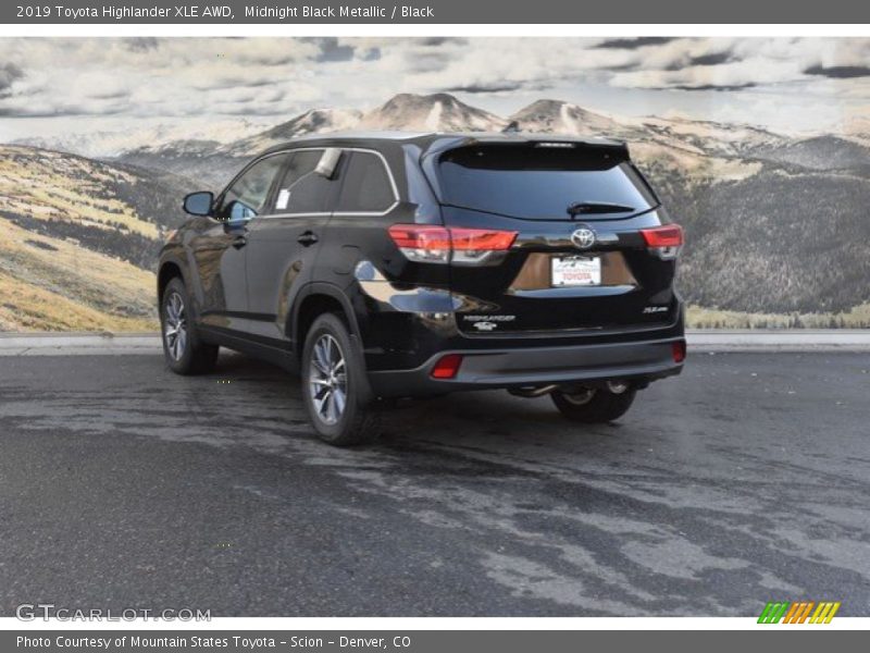 Midnight Black Metallic / Black 2019 Toyota Highlander XLE AWD