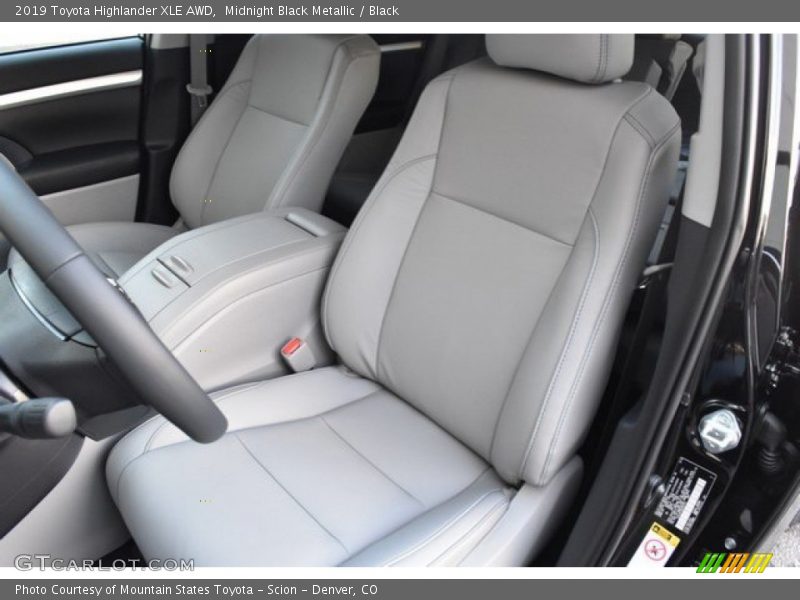 Midnight Black Metallic / Black 2019 Toyota Highlander XLE AWD