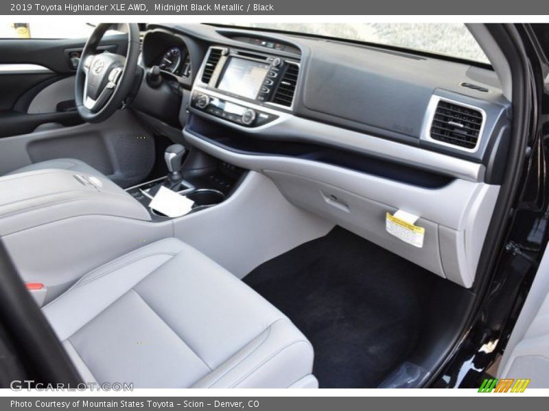 Midnight Black Metallic / Black 2019 Toyota Highlander XLE AWD