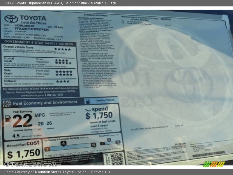 Midnight Black Metallic / Black 2019 Toyota Highlander XLE AWD