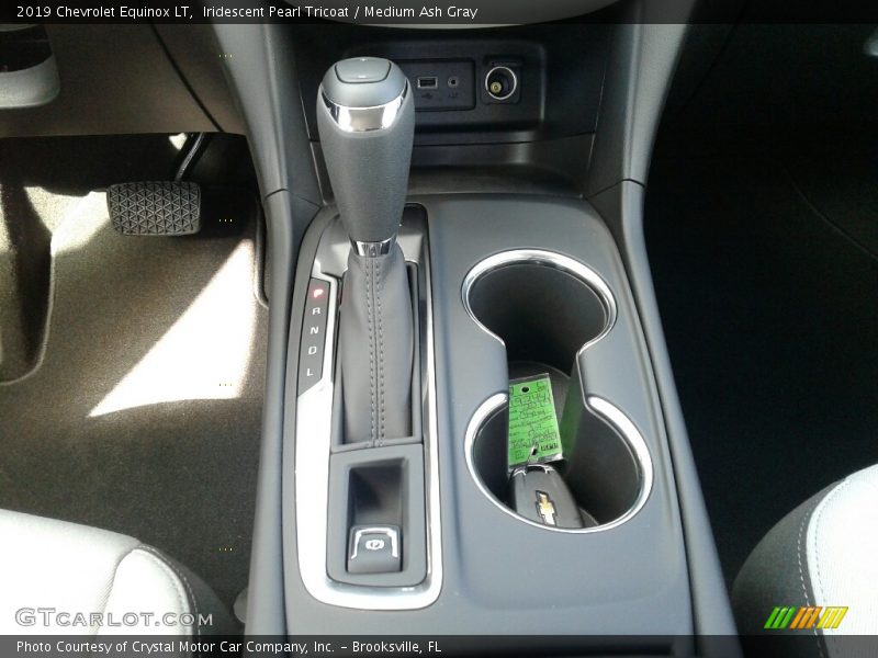 Iridescent Pearl Tricoat / Medium Ash Gray 2019 Chevrolet Equinox LT