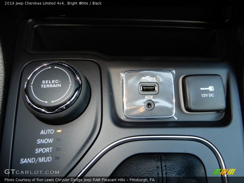 Bright White / Black 2019 Jeep Cherokee Limited 4x4