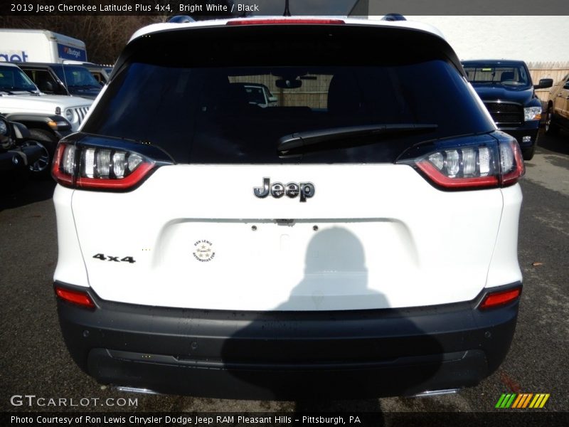Bright White / Black 2019 Jeep Cherokee Latitude Plus 4x4