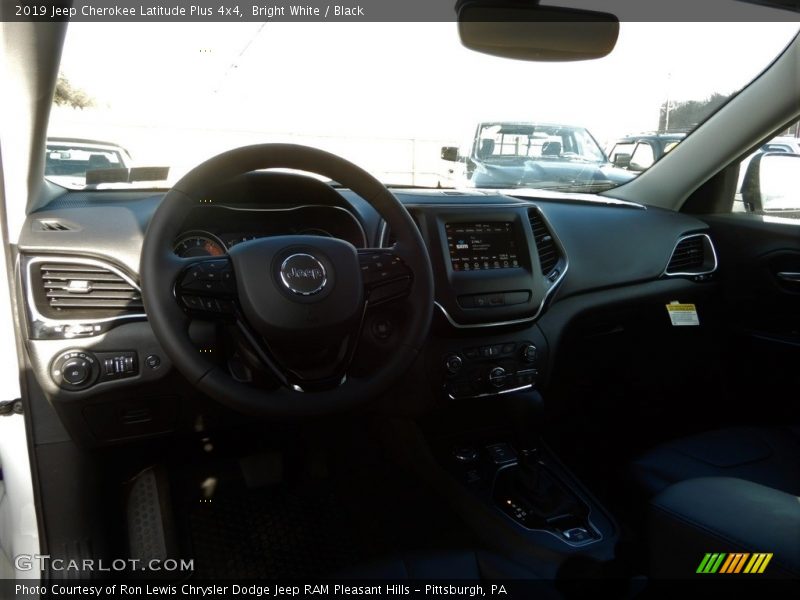 Bright White / Black 2019 Jeep Cherokee Latitude Plus 4x4