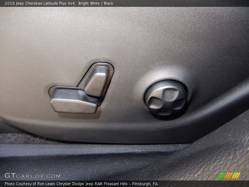 Bright White / Black 2019 Jeep Cherokee Latitude Plus 4x4