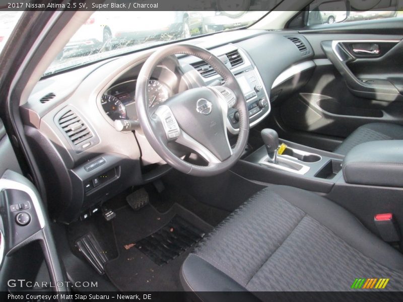 Super Black / Charcoal 2017 Nissan Altima 2.5 SV