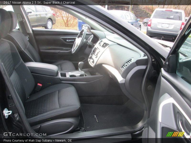 Super Black / Charcoal 2017 Nissan Altima 2.5 SV