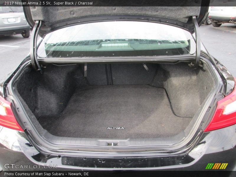 Super Black / Charcoal 2017 Nissan Altima 2.5 SV