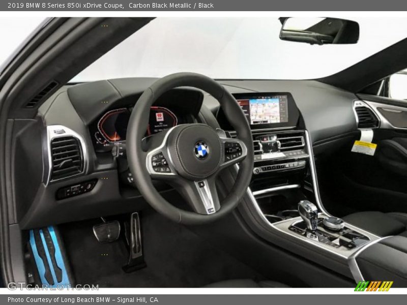Dashboard of 2019 8 Series 850i xDrive Coupe
