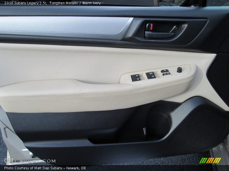 Tungsten Metallic / Warm Ivory 2016 Subaru Legacy 2.5i