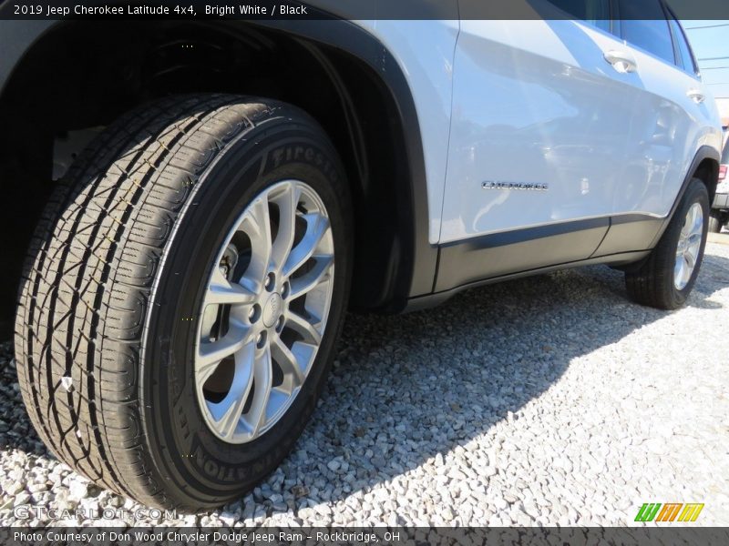 Bright White / Black 2019 Jeep Cherokee Latitude 4x4