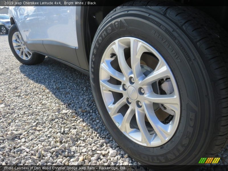 Bright White / Black 2019 Jeep Cherokee Latitude 4x4