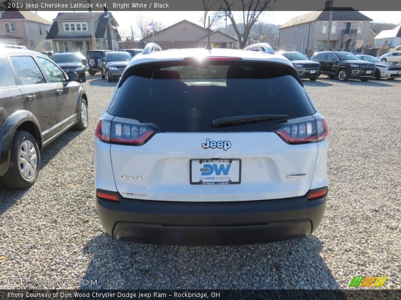 Bright White / Black 2019 Jeep Cherokee Latitude 4x4