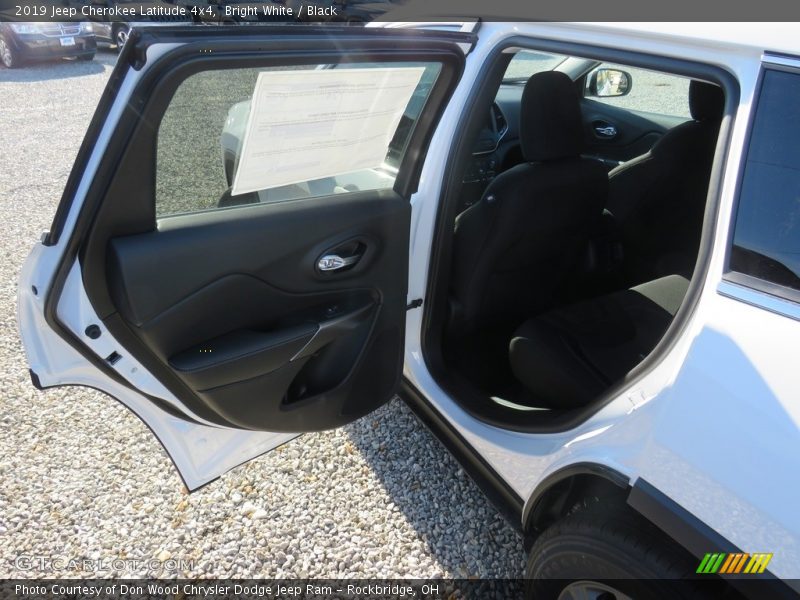 Bright White / Black 2019 Jeep Cherokee Latitude 4x4