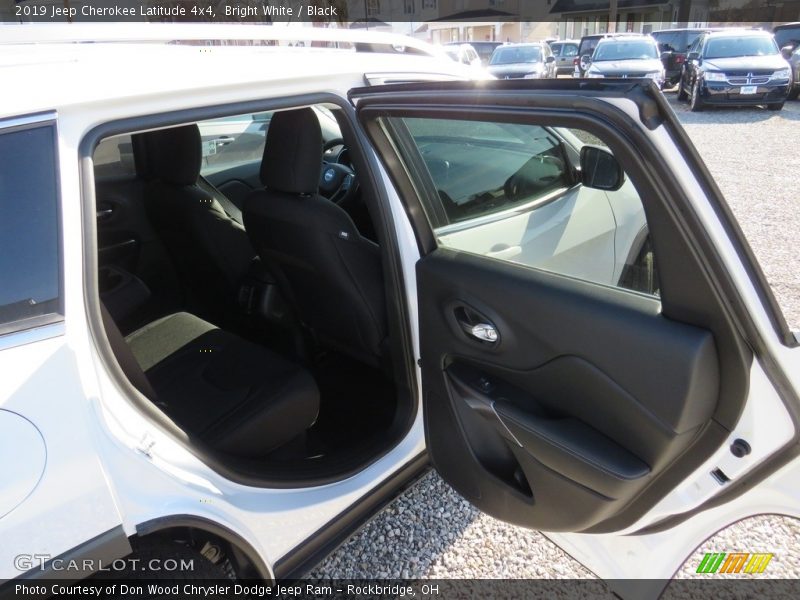 Bright White / Black 2019 Jeep Cherokee Latitude 4x4