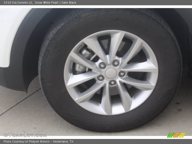 Snow White Pearl / Satin Black 2016 Kia Sorento LX