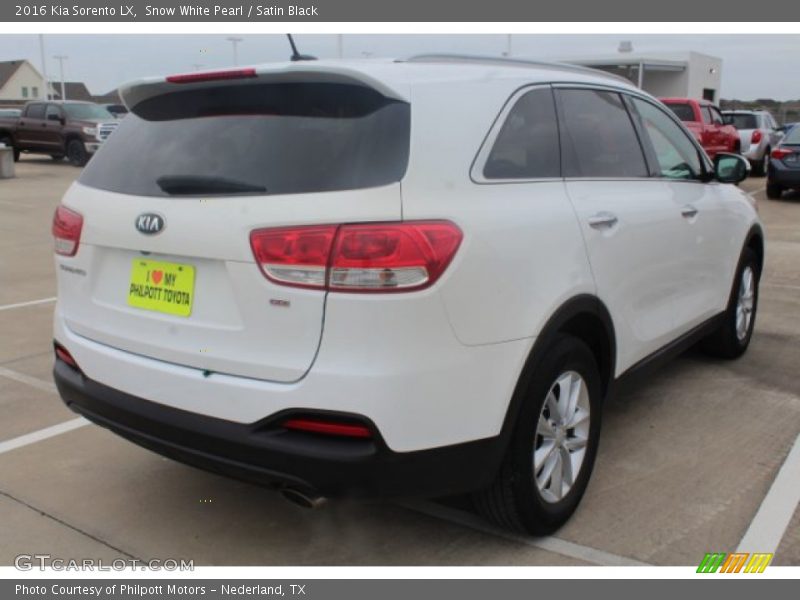 Snow White Pearl / Satin Black 2016 Kia Sorento LX