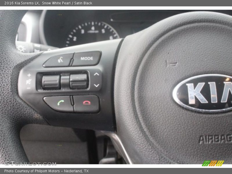 Snow White Pearl / Satin Black 2016 Kia Sorento LX