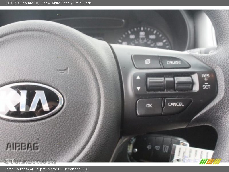 Snow White Pearl / Satin Black 2016 Kia Sorento LX