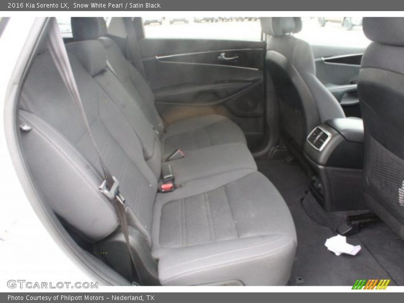 Snow White Pearl / Satin Black 2016 Kia Sorento LX