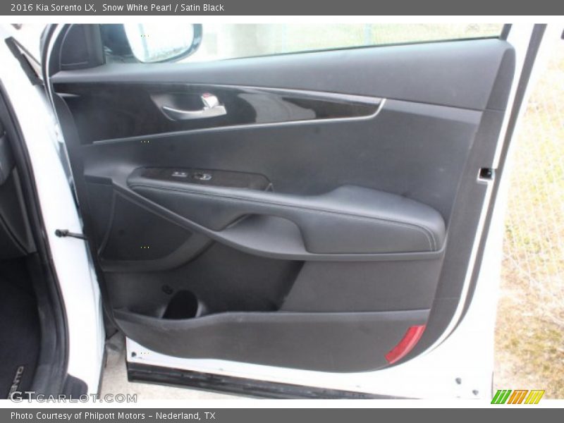 Snow White Pearl / Satin Black 2016 Kia Sorento LX