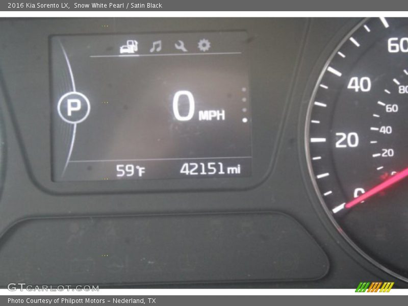 Snow White Pearl / Satin Black 2016 Kia Sorento LX