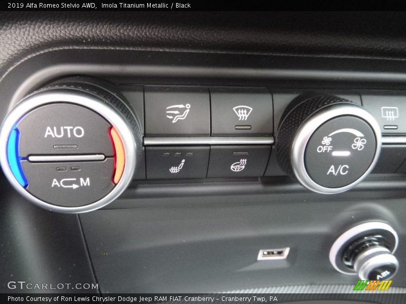 Imola Titanium Metallic / Black 2019 Alfa Romeo Stelvio AWD