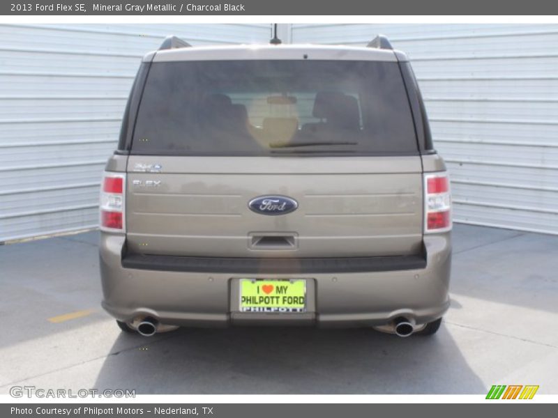 Mineral Gray Metallic / Charcoal Black 2013 Ford Flex SE