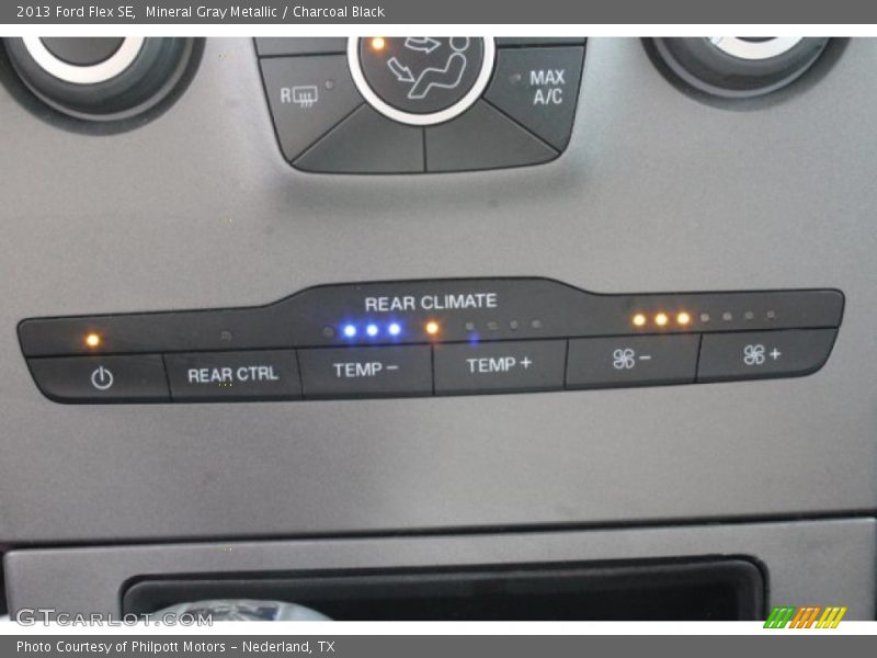 Mineral Gray Metallic / Charcoal Black 2013 Ford Flex SE