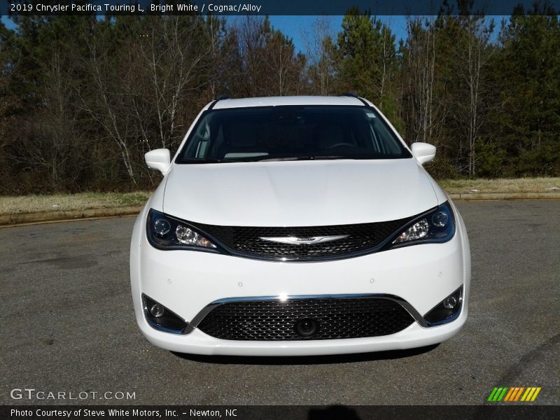 Bright White / Cognac/Alloy 2019 Chrysler Pacifica Touring L