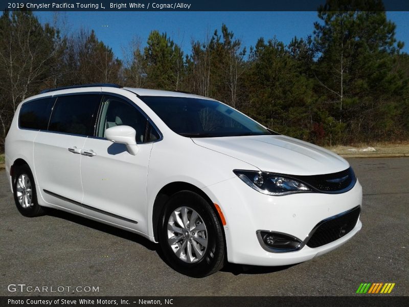 Bright White / Cognac/Alloy 2019 Chrysler Pacifica Touring L