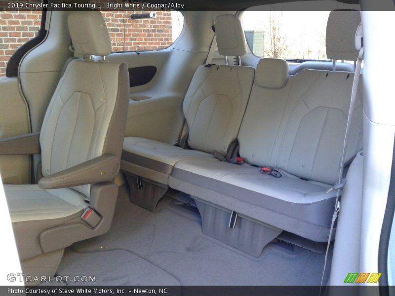 Bright White / Cognac/Alloy 2019 Chrysler Pacifica Touring L