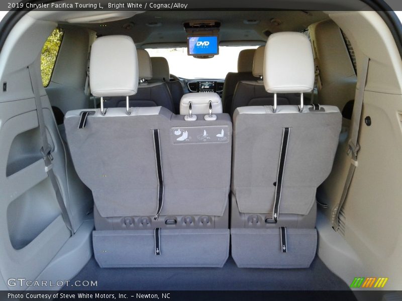 Bright White / Cognac/Alloy 2019 Chrysler Pacifica Touring L