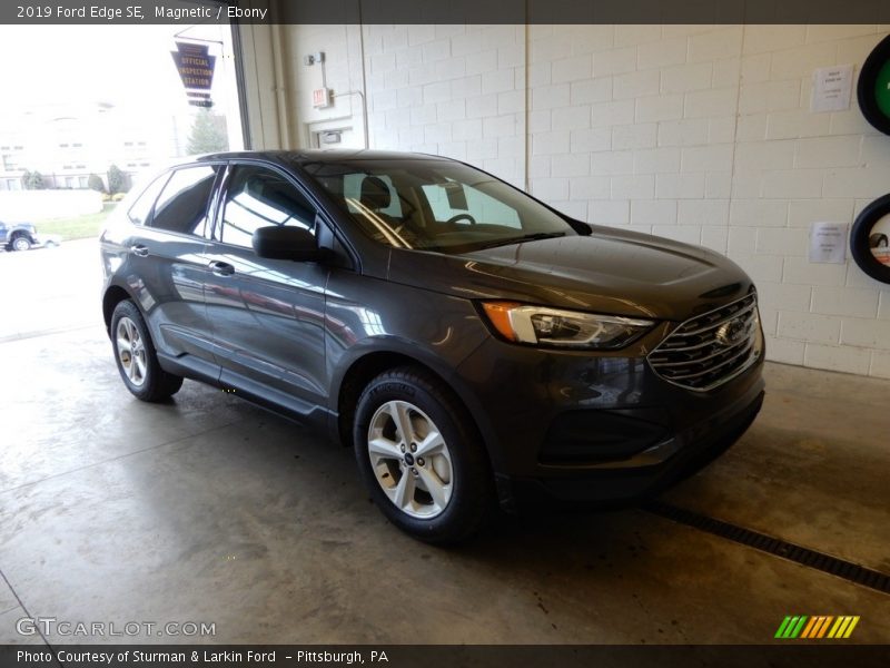 Magnetic / Ebony 2019 Ford Edge SE