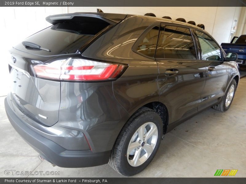 Magnetic / Ebony 2019 Ford Edge SE