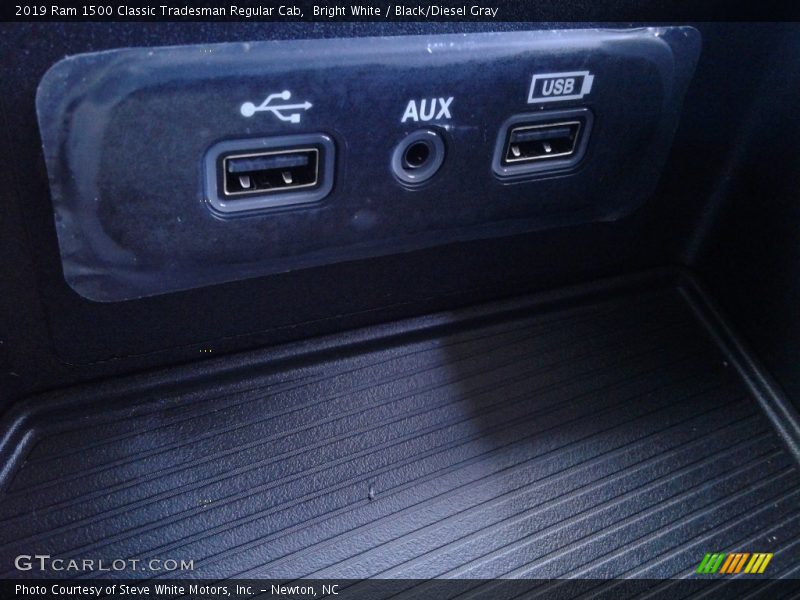 Bright White / Black/Diesel Gray 2019 Ram 1500 Classic Tradesman Regular Cab
