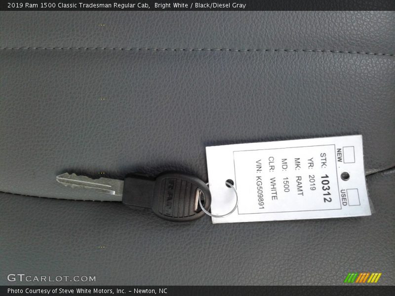 Bright White / Black/Diesel Gray 2019 Ram 1500 Classic Tradesman Regular Cab