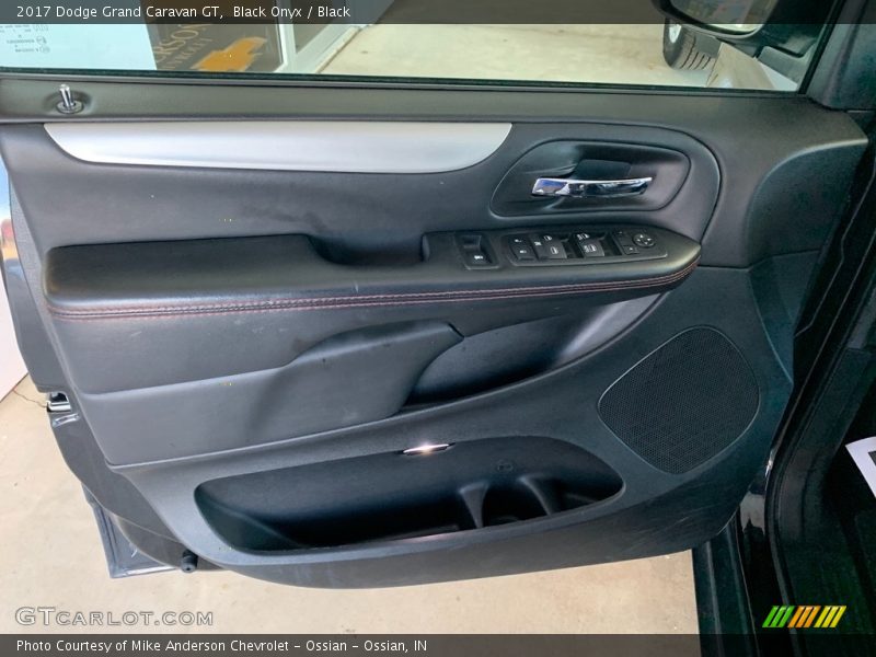 Black Onyx / Black 2017 Dodge Grand Caravan GT