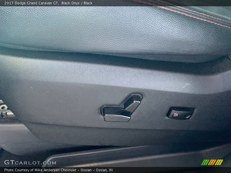 Black Onyx / Black 2017 Dodge Grand Caravan GT