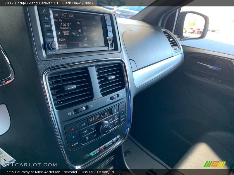 Black Onyx / Black 2017 Dodge Grand Caravan GT