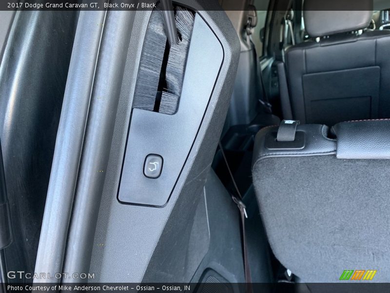 Black Onyx / Black 2017 Dodge Grand Caravan GT