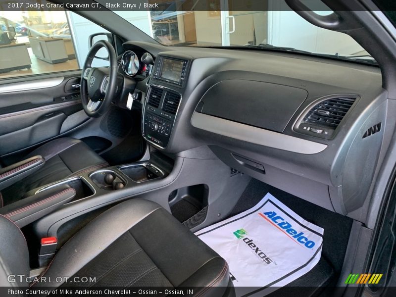 Black Onyx / Black 2017 Dodge Grand Caravan GT