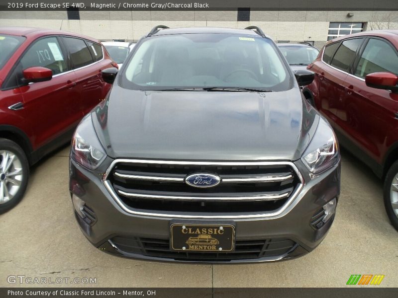 Magnetic / Chromite Gray/Charcoal Black 2019 Ford Escape SE 4WD